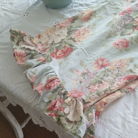 COPY - Ralph Lauren Pink and Green Floral King pillowcases Stone Harbor - Picture 3 of 6